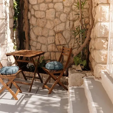 Hvar *