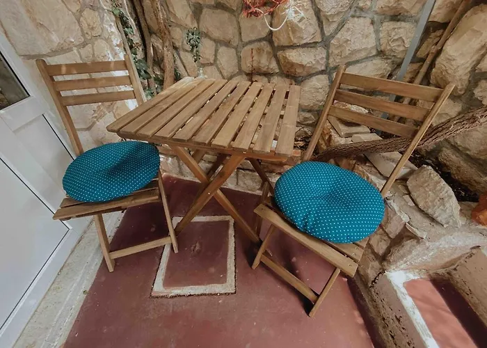 Hvar *
